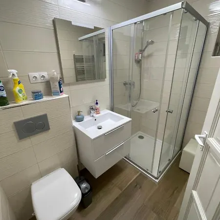 Regina Delux * Gyula