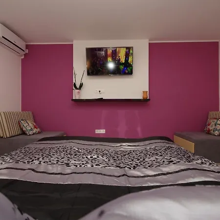 Regina Delux * Gyula